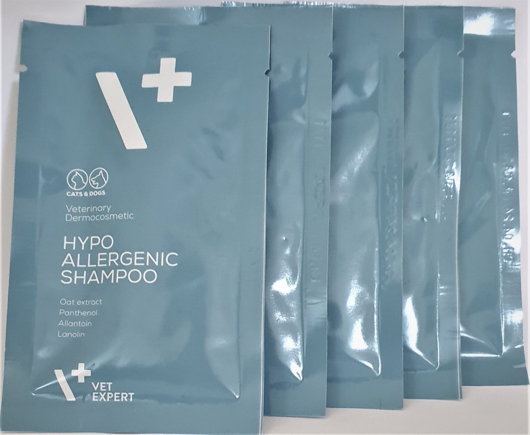 HYPOALLERGENIC SHAMPOO / ХИПОАЛЕРГИЧЕН ШАМПОАН за кучета и котки саше 15 мл - Image 1
