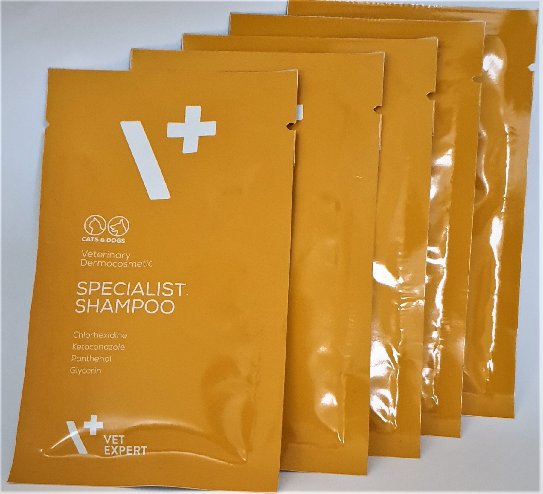 SPECIALIST SHAMPOO / ШАМПОАН СПЕЦИАЛИСТ за кучета и котки саше 15 мл - Image 1